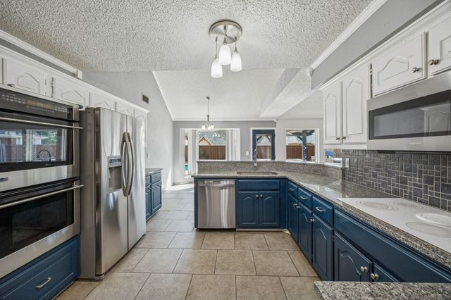 2215 Cimarron Rd, Mckinney, TX 75072