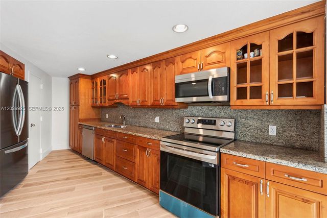 600 Grapetree Dr 7ES, Key Biscayne, FL 33149