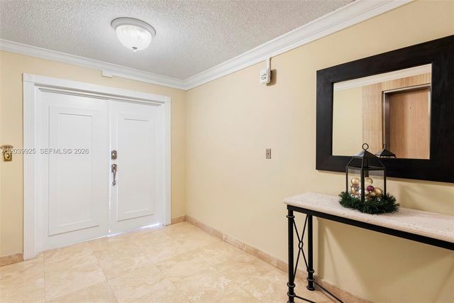 600 Grapetree Dr 7ES, Key Biscayne, FL 33149