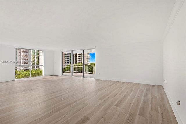 600 Grapetree Dr 7ES, Key Biscayne, FL 33149