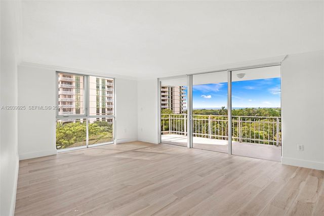600 Grapetree Dr 7ES, Key Biscayne, FL 33149
