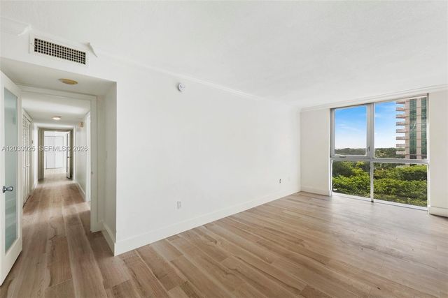 600 Grapetree Dr 7ES, Key Biscayne, FL 33149