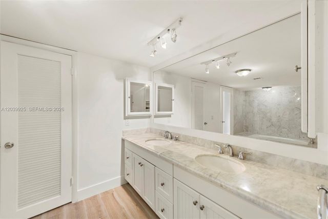 600 Grapetree Dr 7ES, Key Biscayne, FL 33149