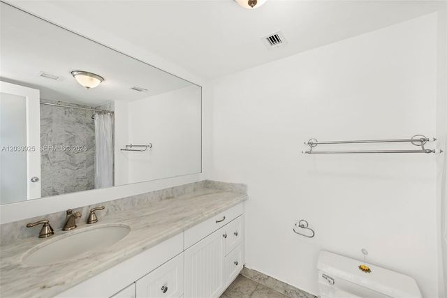 600 Grapetree Dr 7ES, Key Biscayne, FL 33149