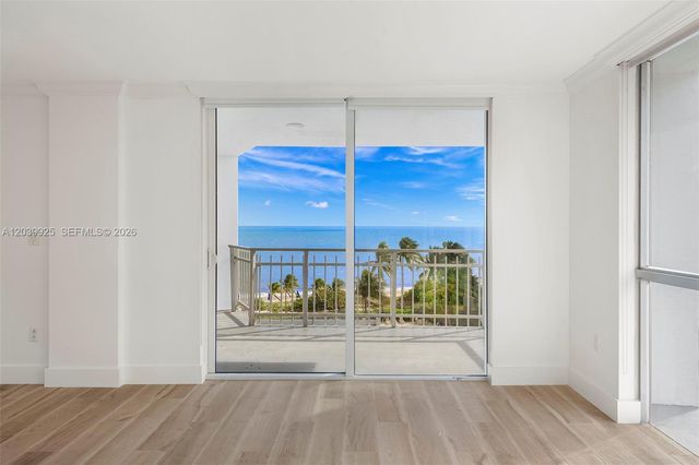 600 Grapetree Dr 7ES, Key Biscayne, FL 33149