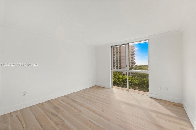 600 Grapetree Dr 7ES, Key Biscayne, FL 33149