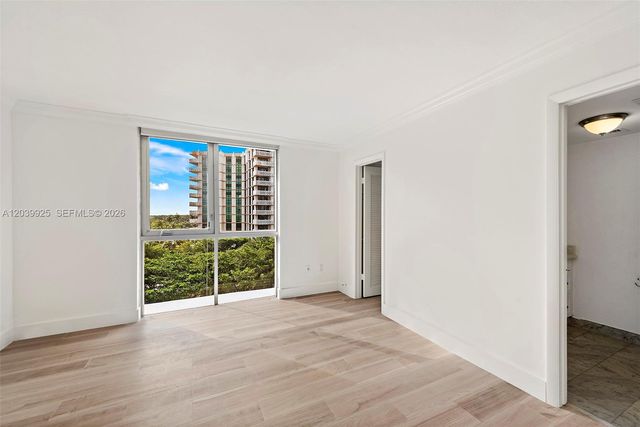600 Grapetree Dr 7ES, Key Biscayne, FL 33149