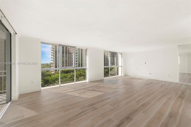 600 Grapetree Dr 7ES, Key Biscayne, FL 33149