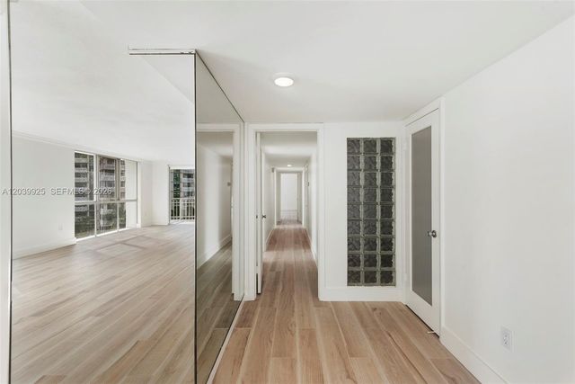 600 Grapetree Dr 7ES, Key Biscayne, FL 33149