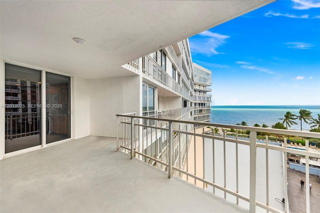 600 Grapetree Dr 7ES, Key Biscayne, FL 33149