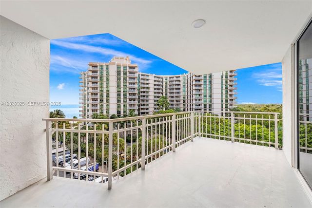 600 Grapetree Dr 7ES, Key Biscayne, FL 33149