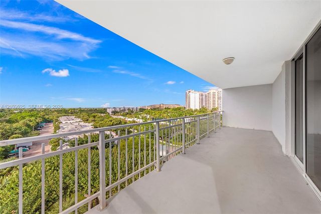 600 Grapetree Dr 7ES, Key Biscayne, FL 33149