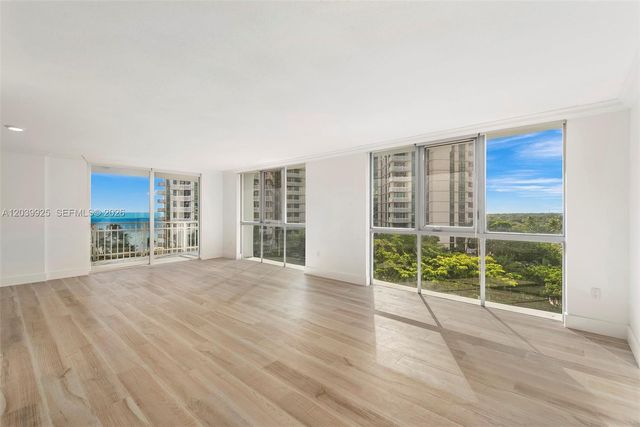 600 Grapetree Dr 7ES, Key Biscayne, FL 33149