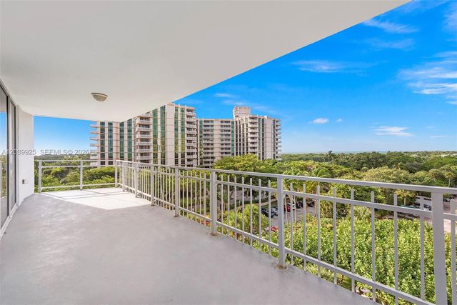 600 Grapetree Dr 7ES, Key Biscayne, FL 33149
