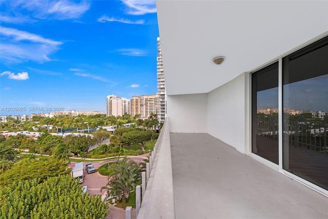 600 Grapetree Dr 7ES, Key Biscayne, FL 33149