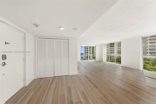 600 Grapetree Dr 7ES, Key Biscayne, FL 33149