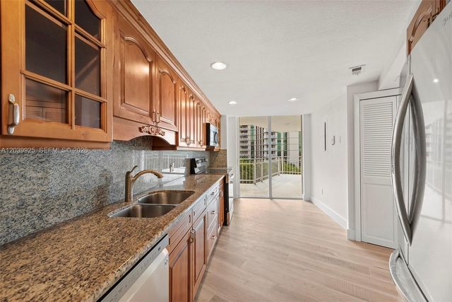 600 Grapetree Dr 7ES, Key Biscayne, FL 33149