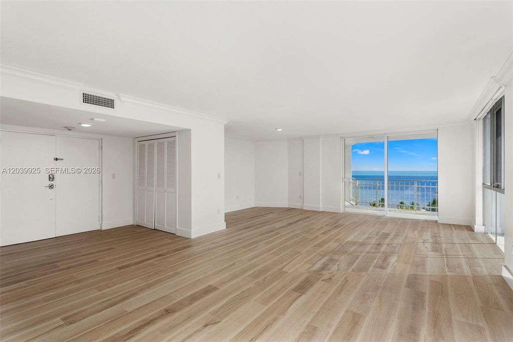 600 Grapetree Dr 7ES, Key Biscayne, FL 33149