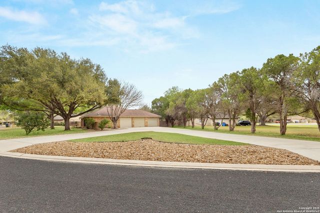 1633 Willow, Seguin, TX 78155