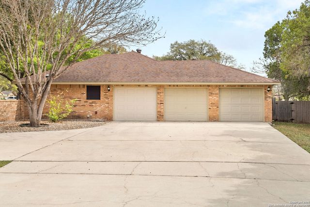 1633 Willow, Seguin, TX 78155