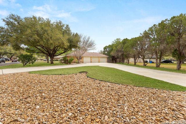 1633 Willow, Seguin, TX 78155