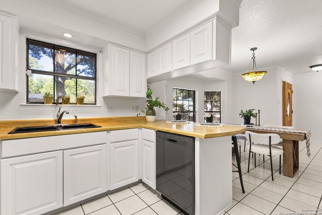 1633 Willow, Seguin, TX 78155