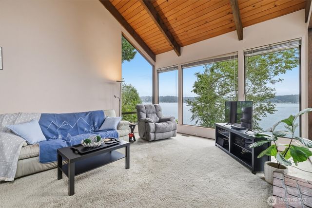 500 W Lake Sammamish Parkway NE, Bellevue, WA 98008