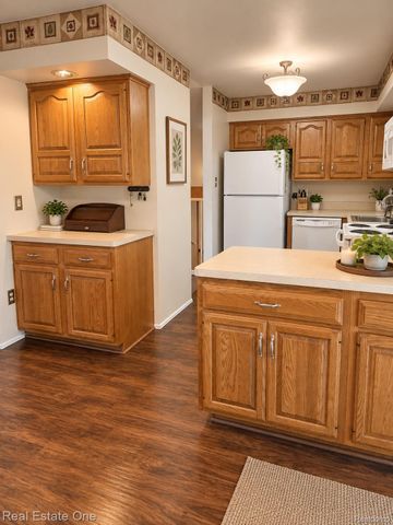 2608 Watonga Drive, Commerce Charter Township, MI 48382