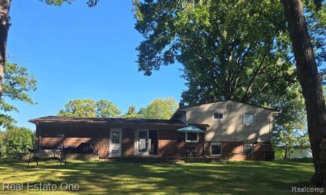 2608 Watonga Drive, Commerce Charter Township, MI 48382