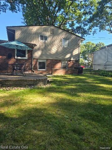 2608 Watonga Drive, Commerce Charter Township, MI 48382