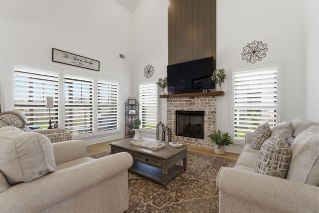 3705 Carriage Dr, Murfreesboro, TN 37128