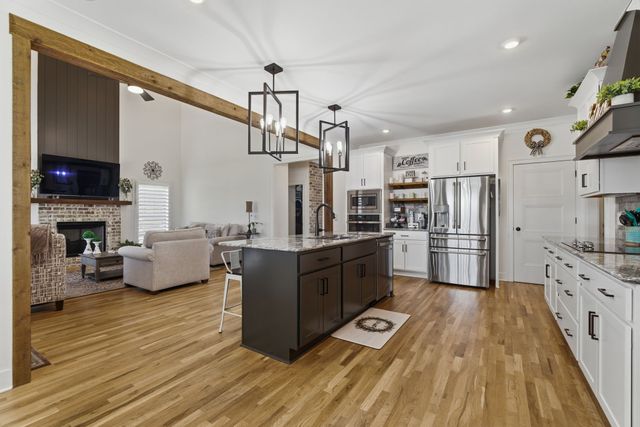 3705 Carriage Dr, Murfreesboro, TN 37128