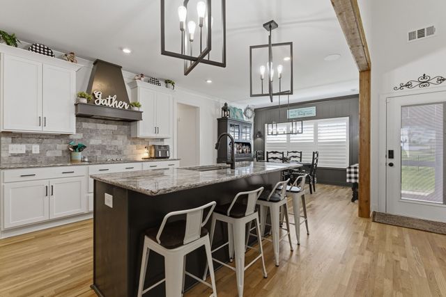 3705 Carriage Dr, Murfreesboro, TN 37128