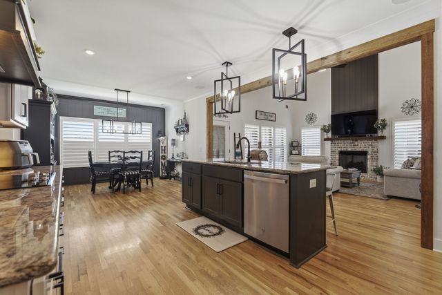 3705 Carriage Dr, Murfreesboro, TN 37128