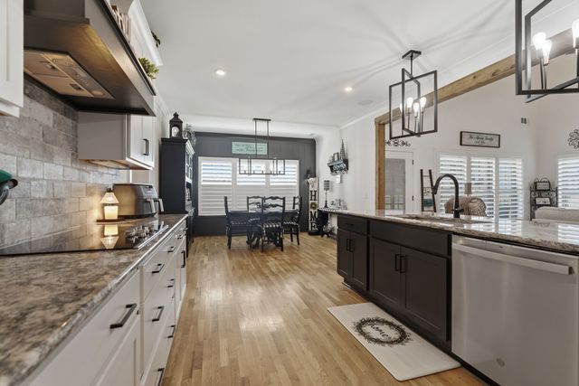 3705 Carriage Dr, Murfreesboro, TN 37128