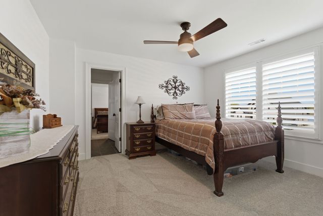 3705 Carriage Dr, Murfreesboro, TN 37128