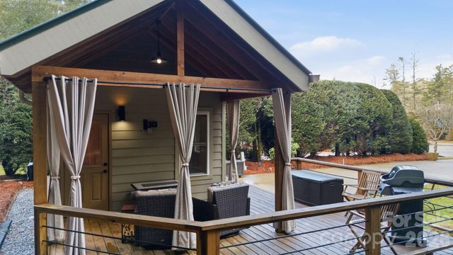 37 Coach Club Road, Highlands, NC 28741