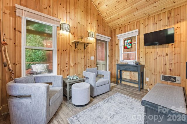 37 Coach Club Road, Highlands, NC 28741