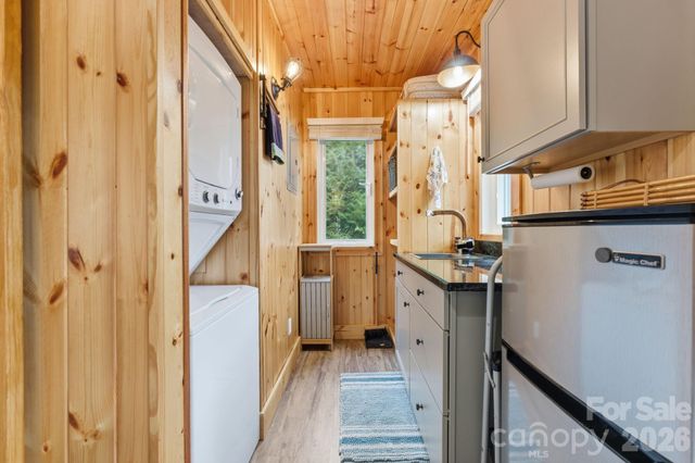 37 Coach Club Road, Highlands, NC 28741