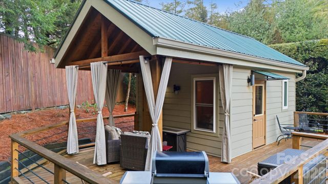 37 Coach Club Road, Highlands, NC 28741