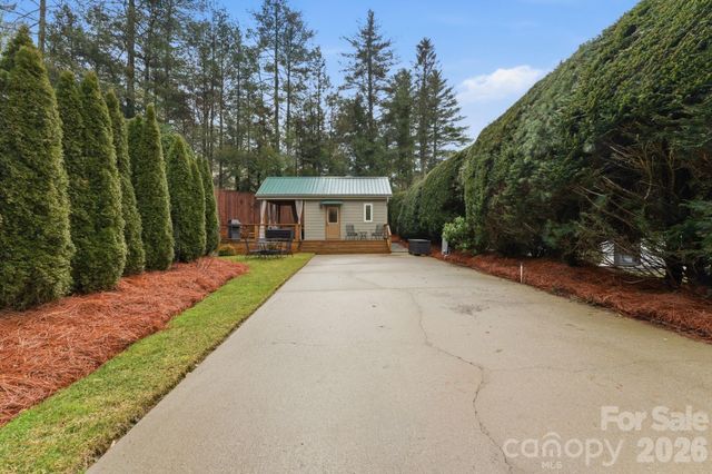 37 Coach Club Road, Highlands, NC 28741