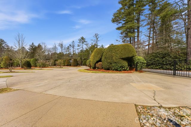 37 Coach Club Road, Highlands, NC 28741
