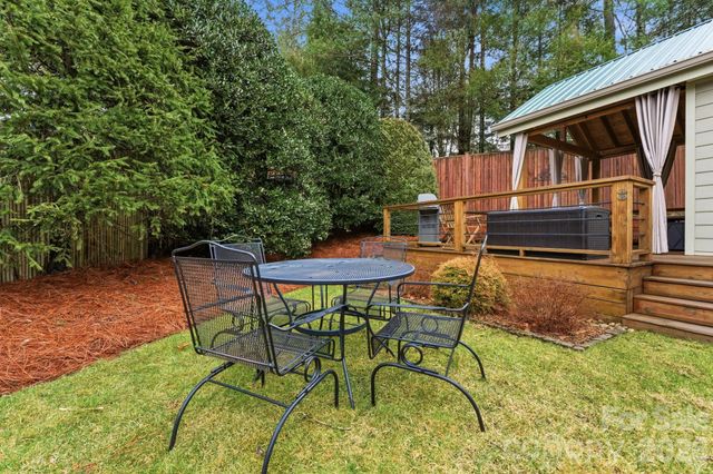 37 Coach Club Road, Highlands, NC 28741