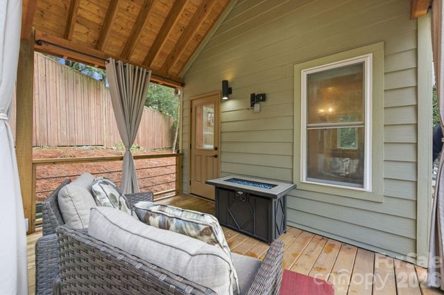 37 Coach Club Road, Highlands, NC 28741