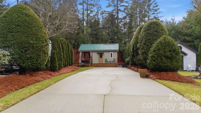 37 Coach Club Road, Highlands, NC 28741
