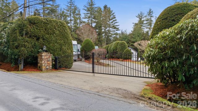 37 Coach Club Road, Highlands, NC 28741