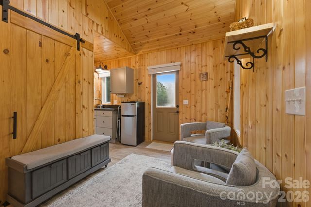 37 Coach Club Road, Highlands, NC 28741