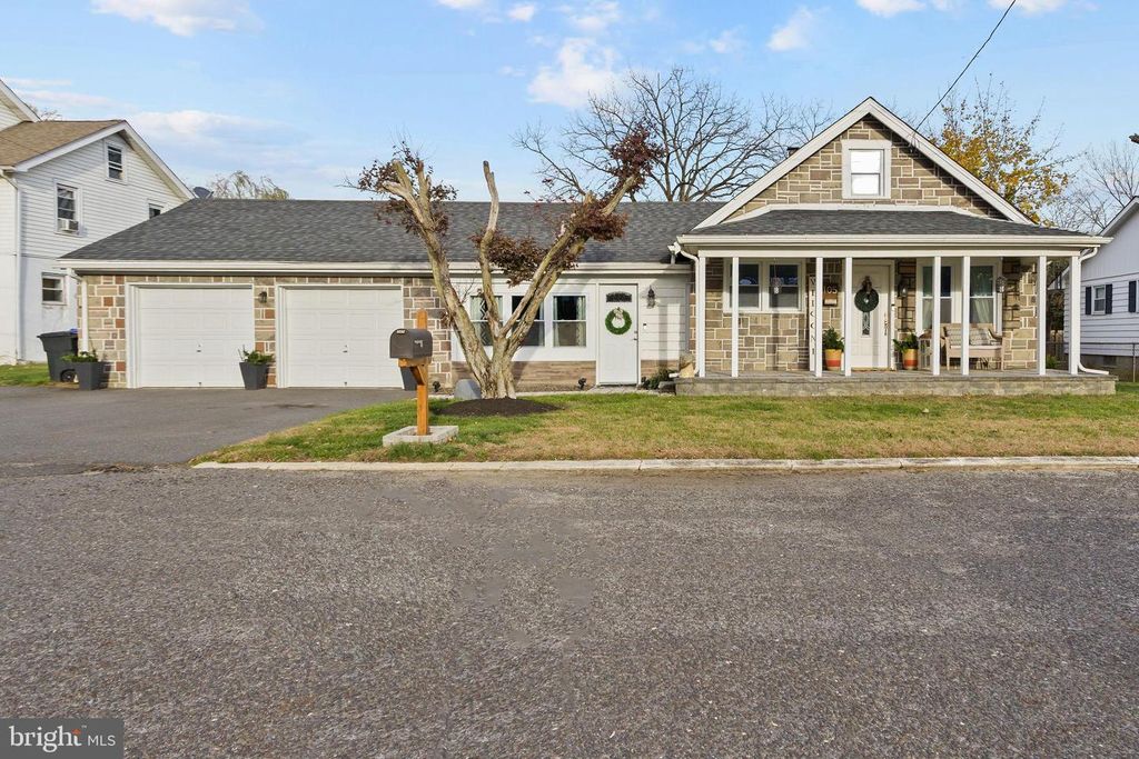 105 MAPLE AVE, Bordentown, NJ 08505