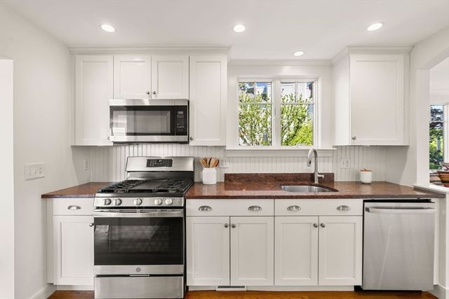 26 Karolyn Circle, Nahant, MA 01908