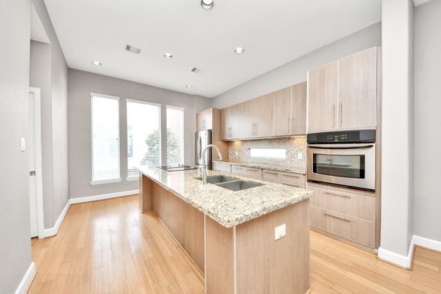 2758 Clay Street, Houston, TX 77003